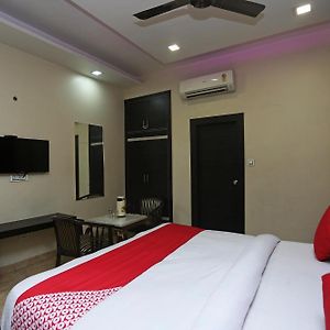 Hotel O Samrat